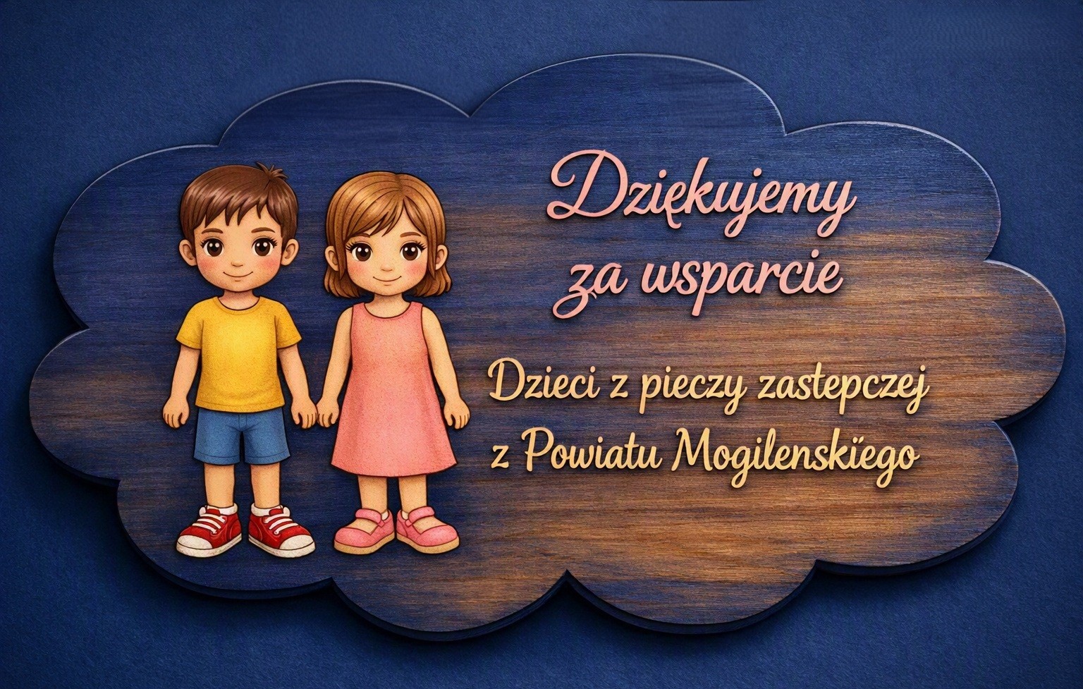 Drewniana tabliczka z podziękowaniem od dzieci z pieczy zastępczej Powiatu Mogileńskiego